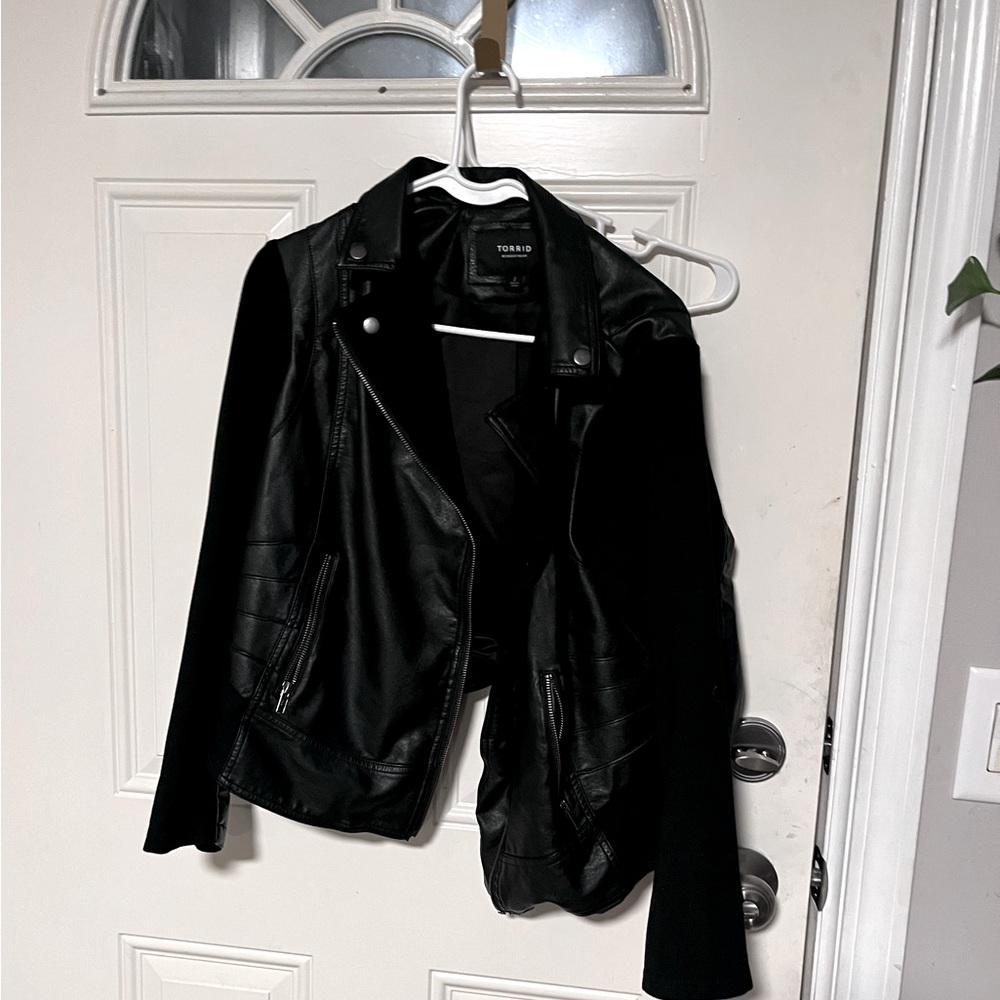 Torrid Size 2 Faux Leather mixed media pointe sleeves, semi cropped